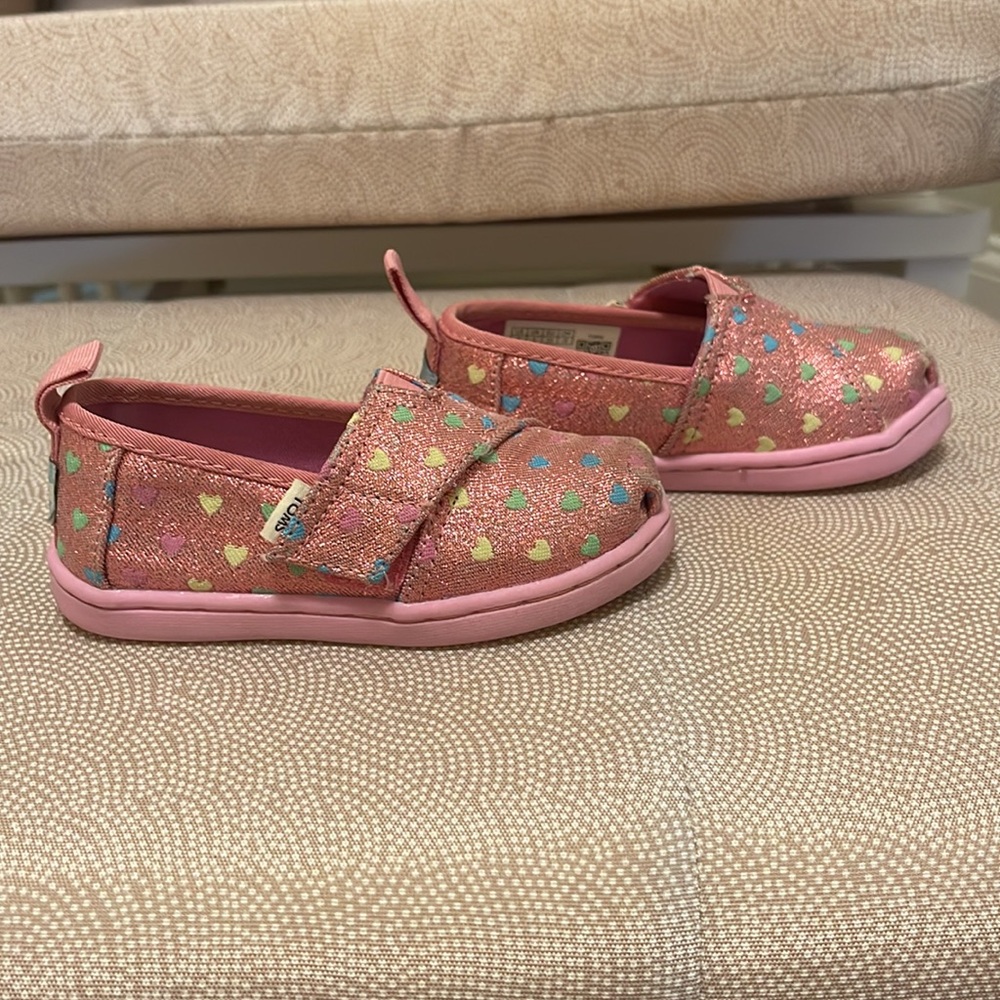 Toms toddler shoes size 6 - Picture 2 of 4